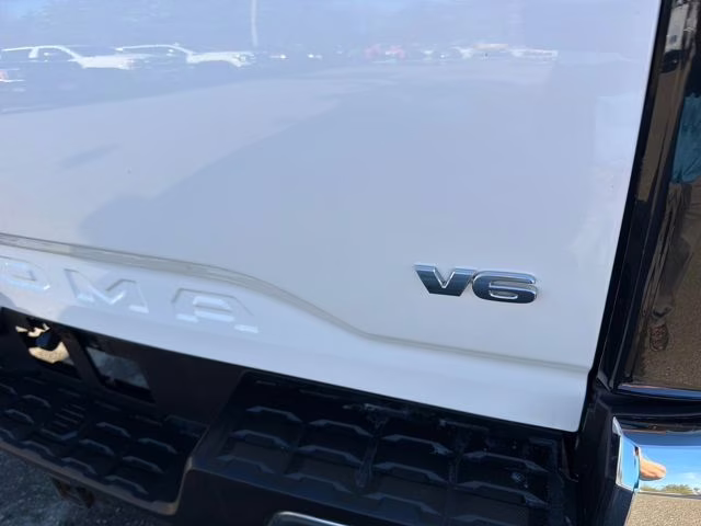 2018 Super White Toyota Tacoma SR5 4X4 Truck