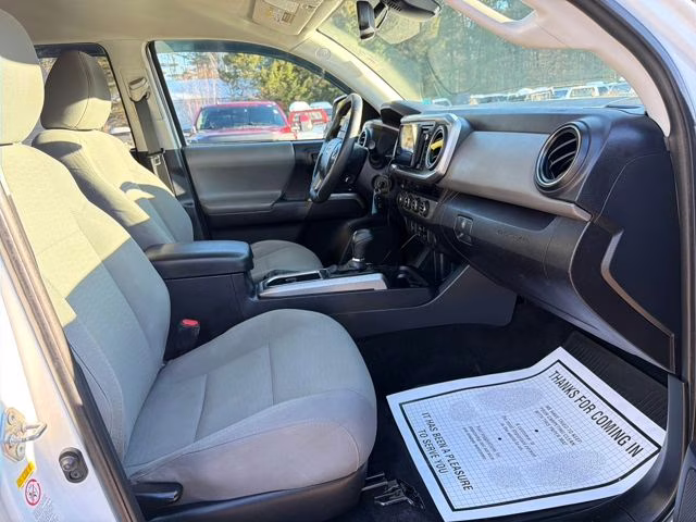 2018 Super White Toyota Tacoma SR5 4X4 Truck