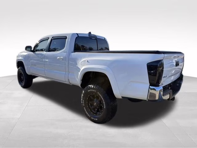 2018 Super White Toyota Tacoma SR5 4X4 Truck