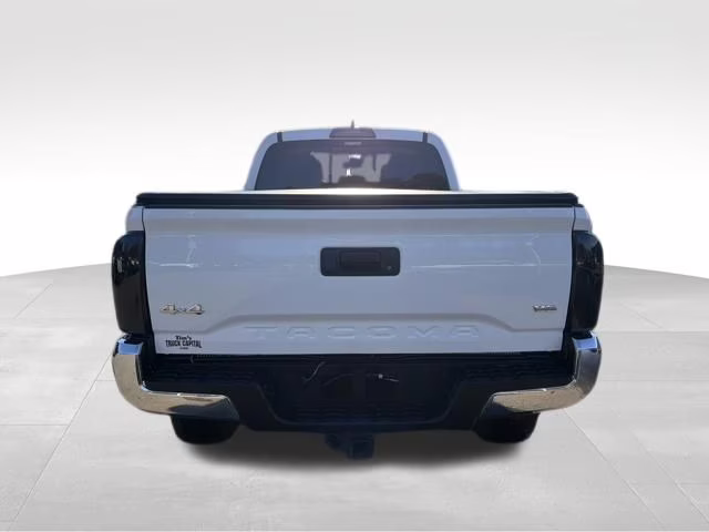 2018 Super White Toyota Tacoma SR5 4X4 Truck