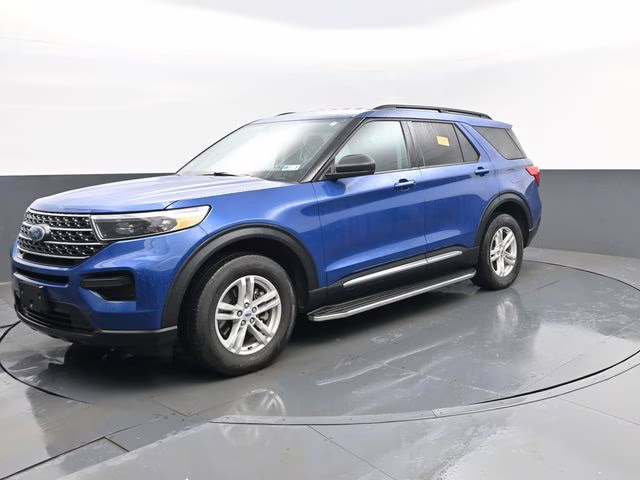 2023 Blue Metallic Ford Explorer XLT 4X4 SUV