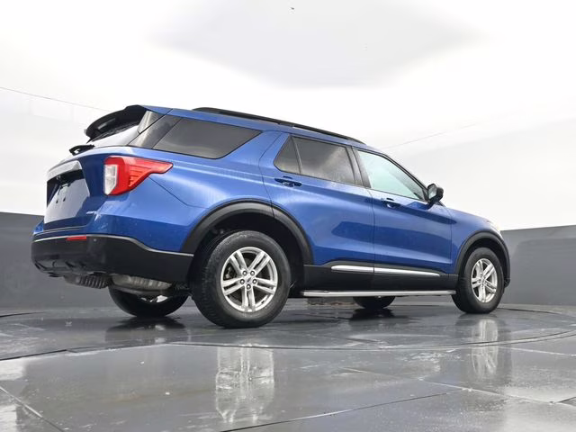 2023 Blue Metallic Ford Explorer XLT 4X4 SUV