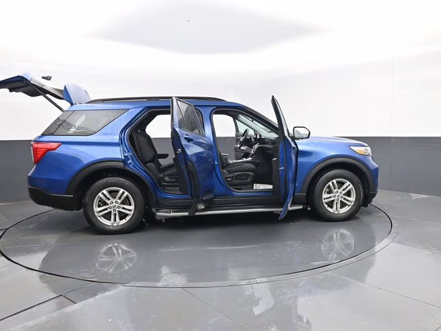 2023 Blue Metallic Ford Explorer XLT 4X4 SUV