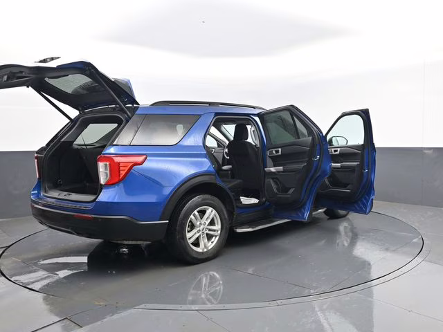 2023 Blue Metallic Ford Explorer XLT 4X4 SUV