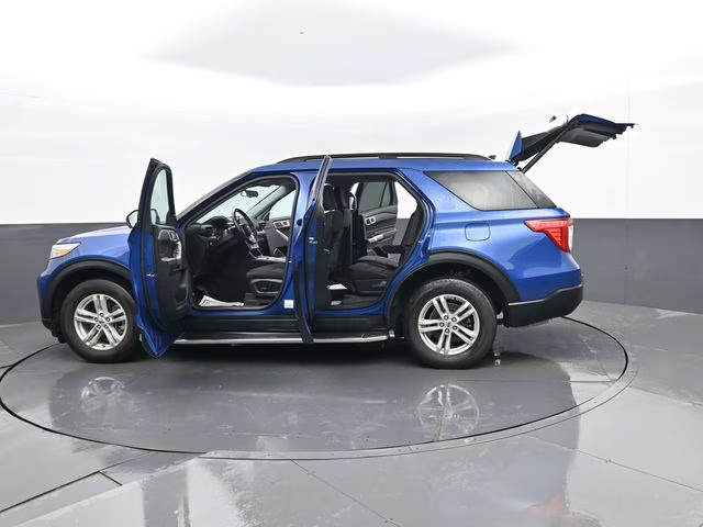 2023 Blue Metallic Ford Explorer XLT 4X4 SUV