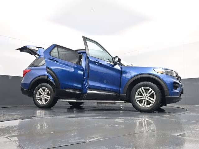 2023 Blue Metallic Ford Explorer XLT 4X4 SUV