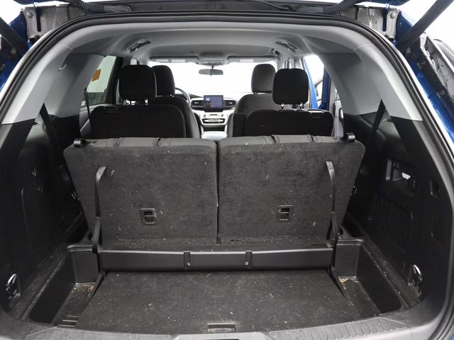 2023 Blue Metallic Ford Explorer XLT 4X4 SUV