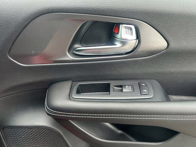 2026 Red Hot Pearlcoat Chrysler Pacifica Select AWD Van