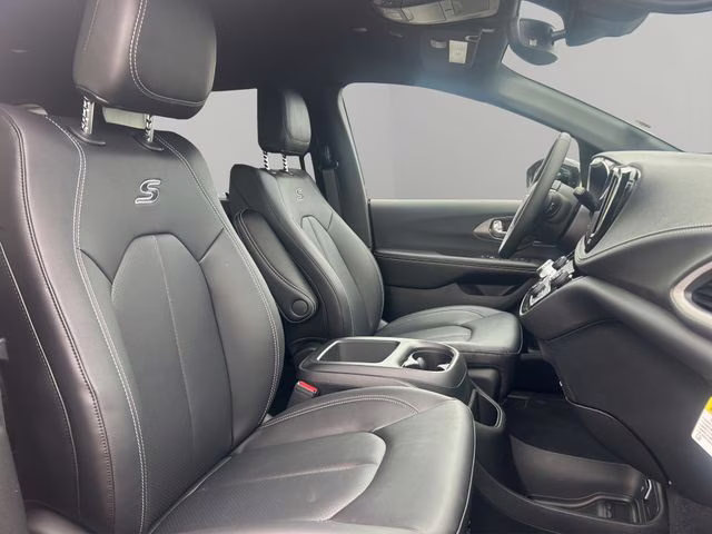 2026 Red Hot Pearlcoat Chrysler Pacifica Select AWD Van