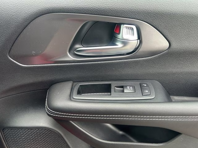 2026 Red Hot Pearlcoat Chrysler Pacifica Select AWD Van