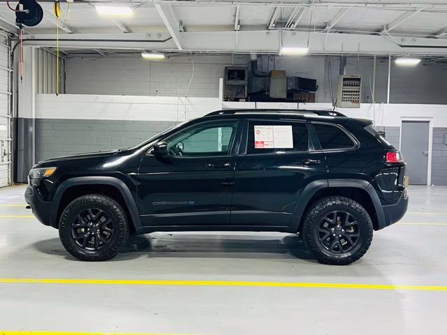 2019 Diamond Black Crystal Pearlcoat Jeep Cherokee Latitude 4X4 SUV
