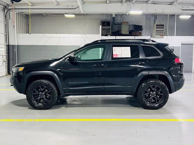 2019 Diamond Black Crystal Pearlcoat Jeep Cherokee Latitude 4X4 SUV