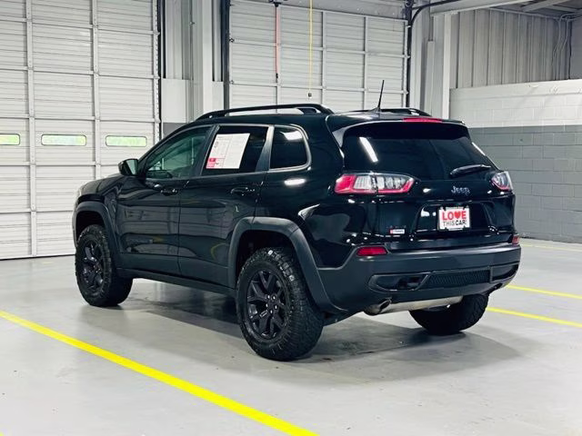 2019 Diamond Black Crystal Pearlcoat Jeep Cherokee Latitude 4X4 SUV