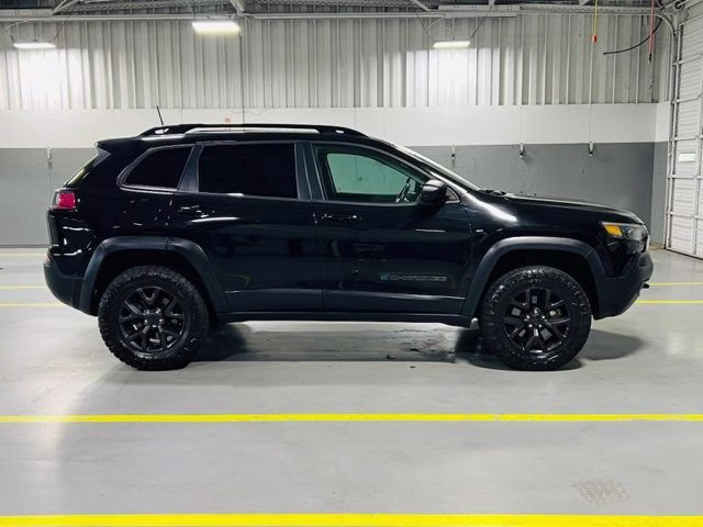 2019 Diamond Black Crystal Pearlcoat Jeep Cherokee Latitude 4X4 SUV