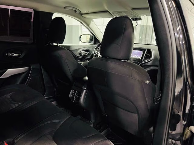 2019 Diamond Black Crystal Pearlcoat Jeep Cherokee Latitude 4X4 SUV