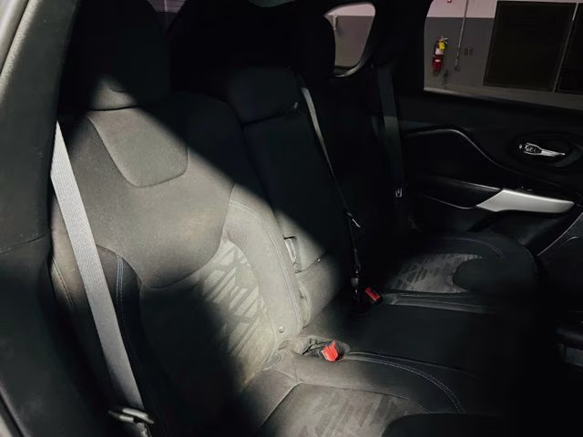 2019 Diamond Black Crystal Pearlcoat Jeep Cherokee Latitude 4X4 SUV