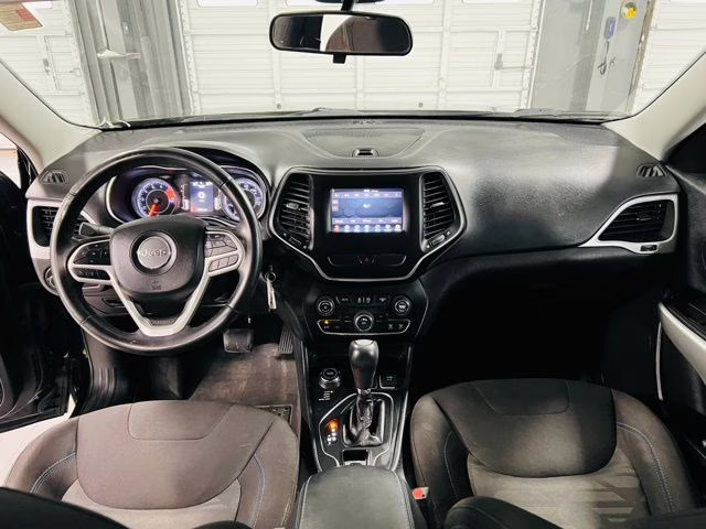 2019 Diamond Black Crystal Pearlcoat Jeep Cherokee Latitude 4X4 SUV