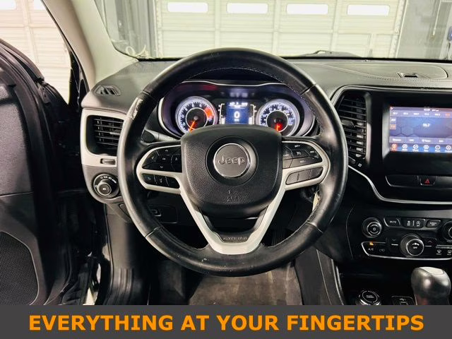 2019 Diamond Black Crystal Pearlcoat Jeep Cherokee Latitude 4X4 SUV