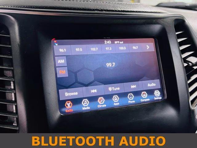 2019 Diamond Black Crystal Pearlcoat Jeep Cherokee Latitude 4X4 SUV