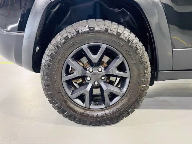 2019 Diamond Black Crystal Pearlcoat Jeep Cherokee Latitude 4X4 SUV