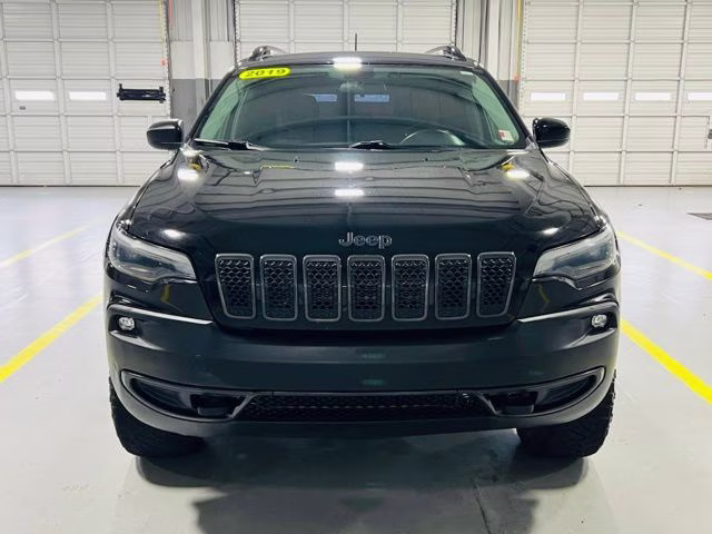 2019 Diamond Black Crystal Pearlcoat Jeep Cherokee Latitude 4X4 SUV