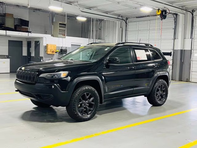 2019 Diamond Black Crystal Pearlcoat Jeep Cherokee Latitude 4X4 SUV