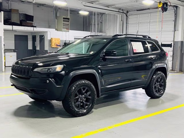 2019 Diamond Black Crystal Pearlcoat Jeep Cherokee Latitude 4X4 SUV