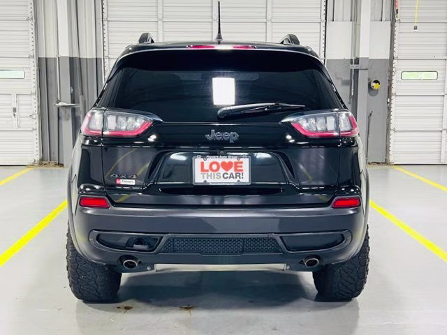 2019 Diamond Black Crystal Pearlcoat Jeep Cherokee Latitude 4X4 SUV