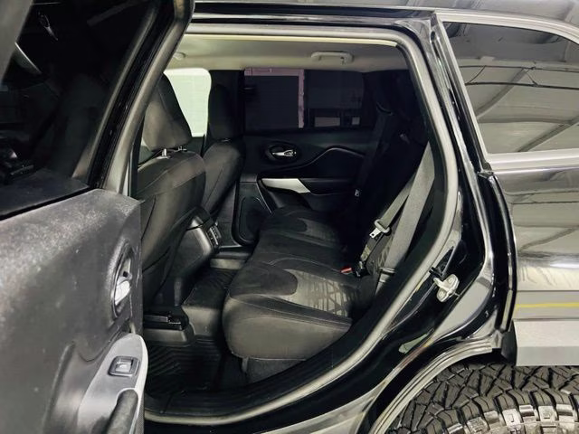 2019 Diamond Black Crystal Pearlcoat Jeep Cherokee Latitude 4X4 SUV