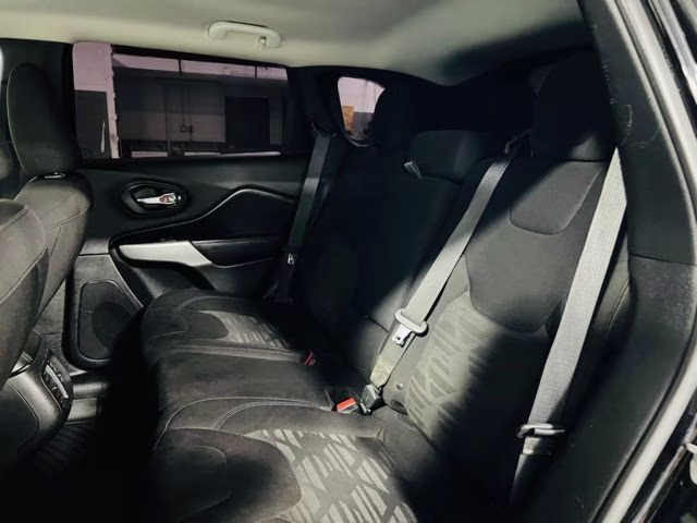 2019 Diamond Black Crystal Pearlcoat Jeep Cherokee Latitude 4X4 SUV
