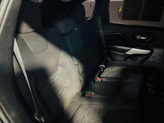 2019 Diamond Black Crystal Pearlcoat Jeep Cherokee Latitude 4X4 SUV