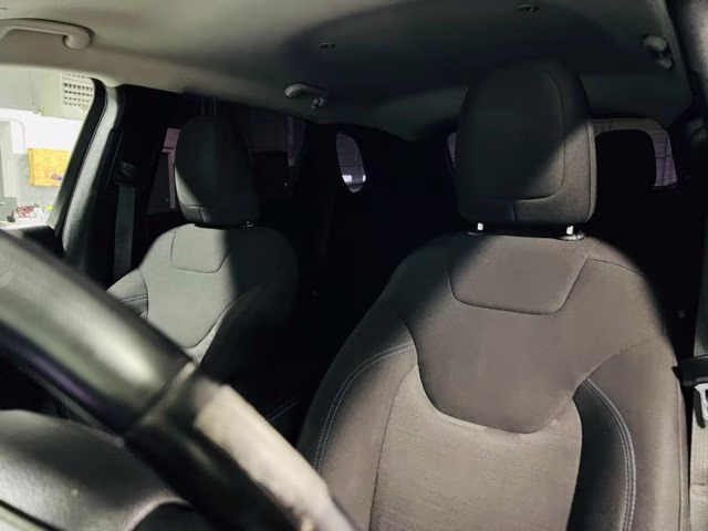 2019 Diamond Black Crystal Pearlcoat Jeep Cherokee Latitude 4X4 SUV