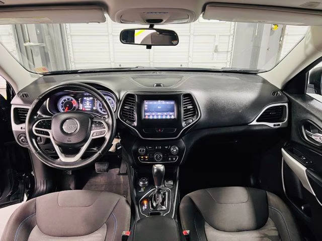 2019 Diamond Black Crystal Pearlcoat Jeep Cherokee Latitude 4X4 SUV