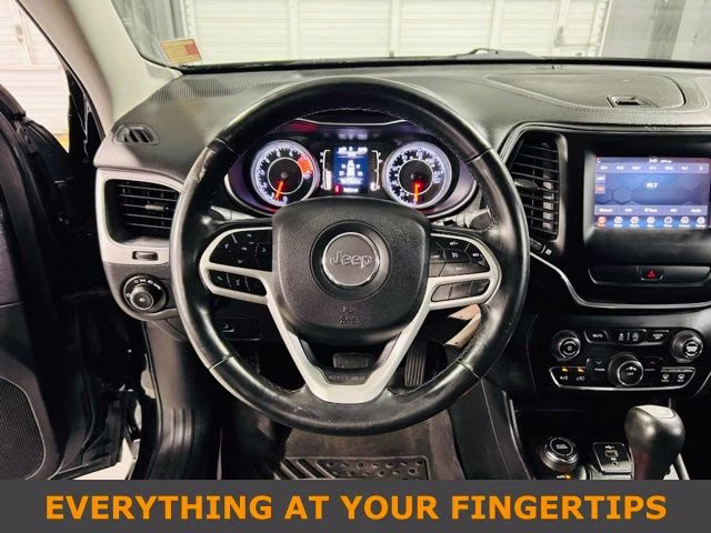 2019 Diamond Black Crystal Pearlcoat Jeep Cherokee Latitude 4X4 SUV