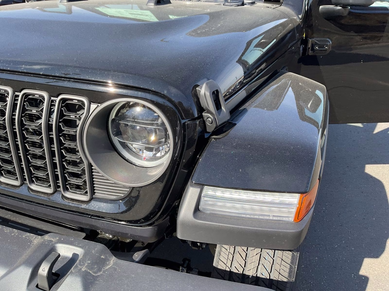 2026 Black Clearcoat Jeep Gladiator Sahara 4X4 Truck