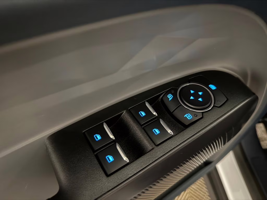 2026 Oxford White Ford Maverick XL AWD Truck