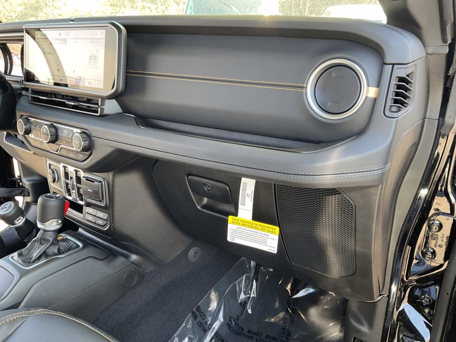 2026 Black Clearcoat Jeep Gladiator Sahara 4X4 Truck