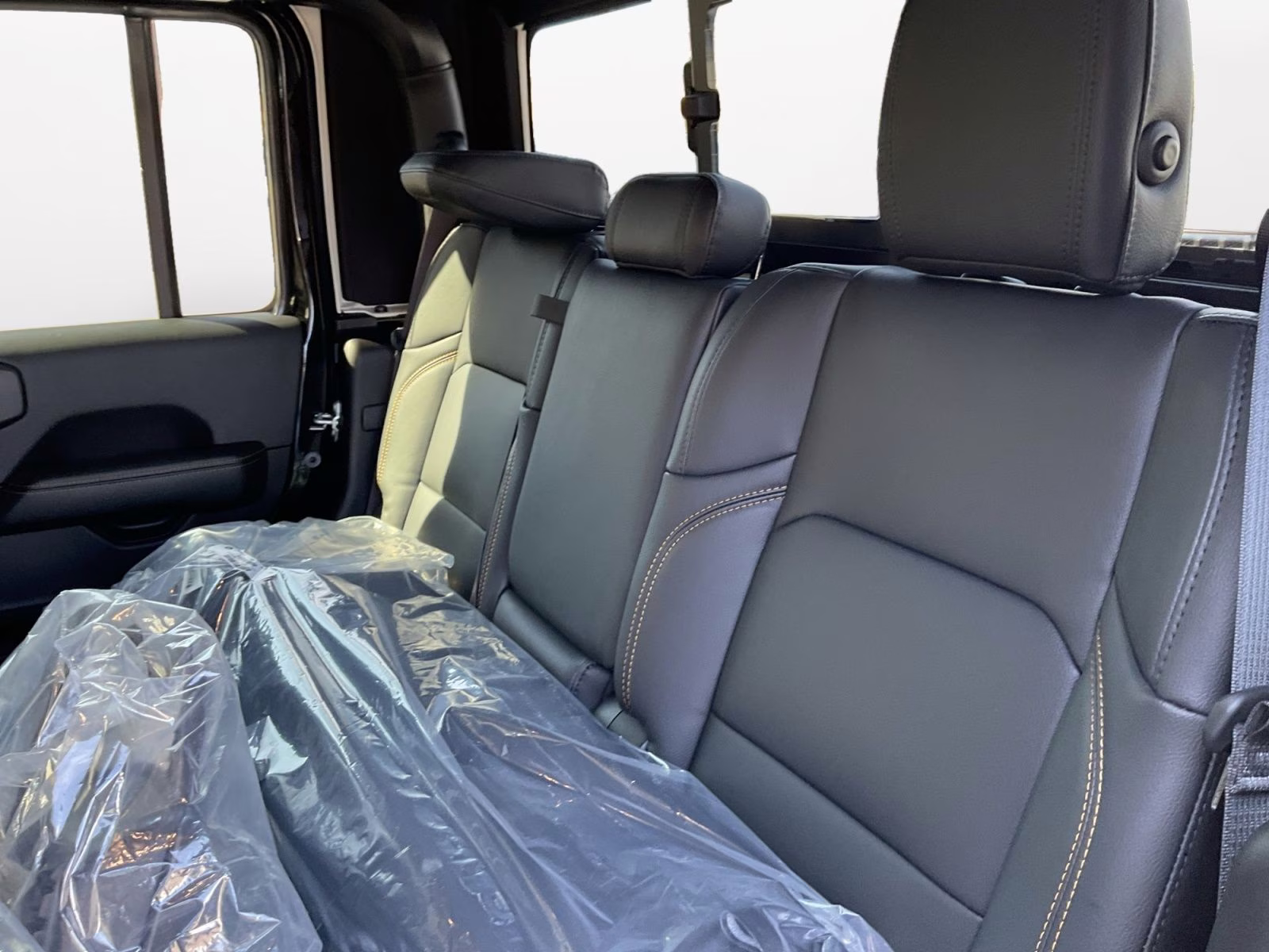 2026 Black Clearcoat Jeep Gladiator Sahara 4X4 Truck