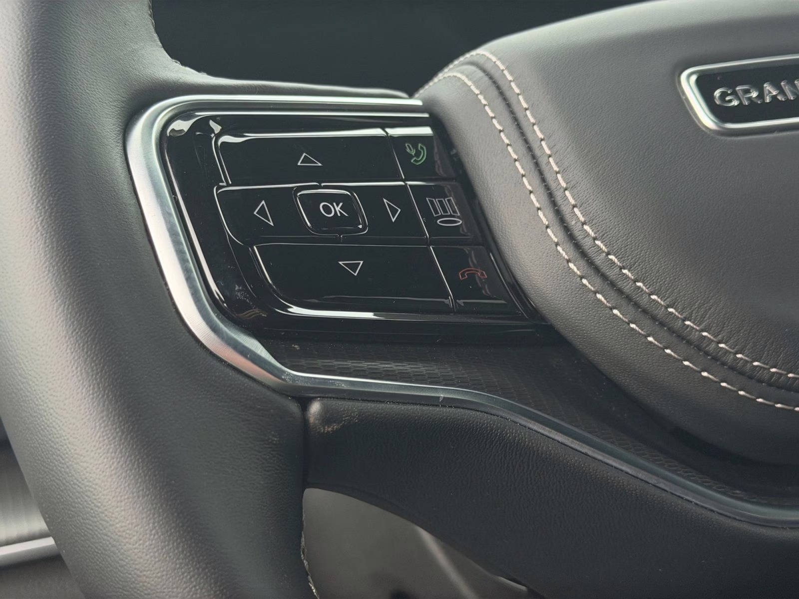 2026 Bright White Clearcoat Jeep Grand Wagoneer L Summit Obsidian 4X4 SUV