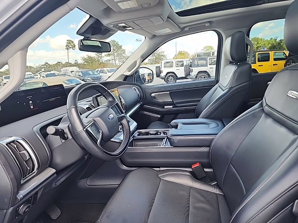 2025 Silver Metallic Ford Expedition Platinum 4X4 SUV