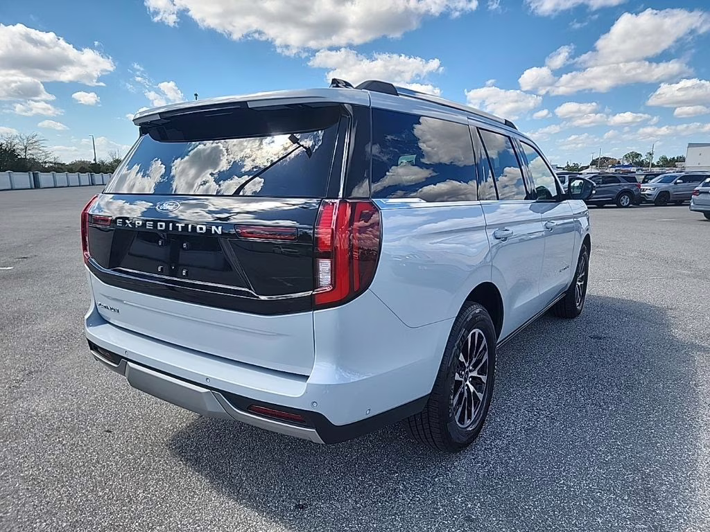 2025 Silver Metallic Ford Expedition Platinum 4X4 SUV