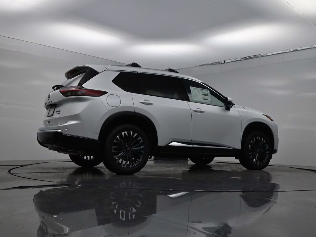 2026 Everest White Pearl Tricoat Nissan Rogue Platinum AWD SUV