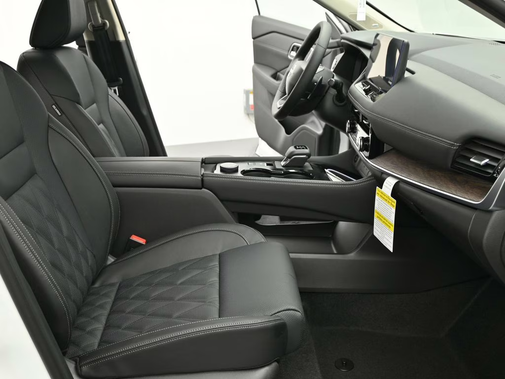 2026 Everest White Pearl Tricoat Nissan Rogue Platinum AWD SUV