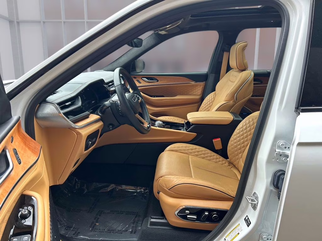 2023 Bright White Clearcoat Jeep Grand Cherokee Summit Reserve 4X4 SUV