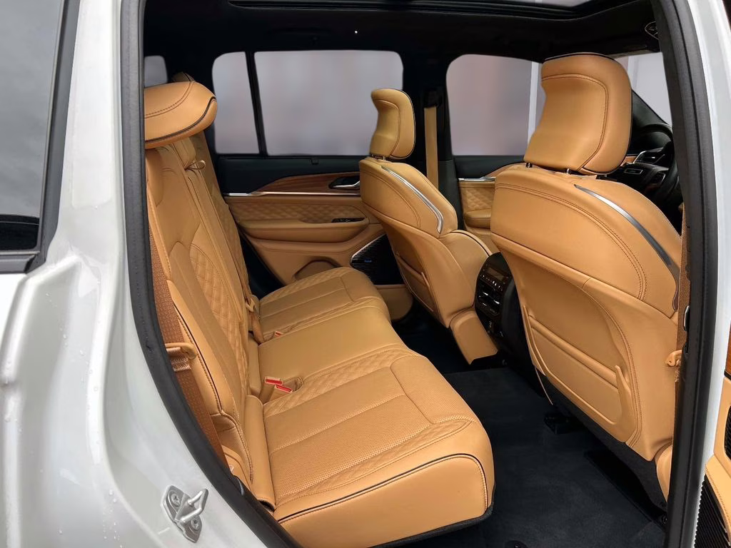 2023 Bright White Clearcoat Jeep Grand Cherokee Summit Reserve 4X4 SUV