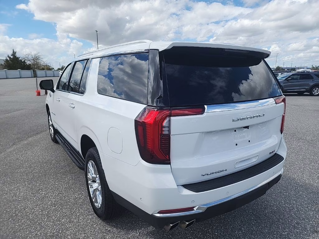 2025 Summit White GMC Yukon XL Denali RWD SUV