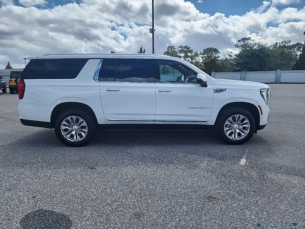 2025 Summit White GMC Yukon XL Denali RWD SUV