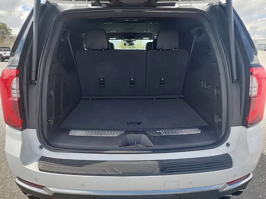 2025 Summit White GMC Yukon XL Denali RWD SUV