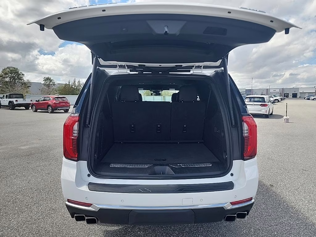 2025 Summit White GMC Yukon XL Denali RWD SUV