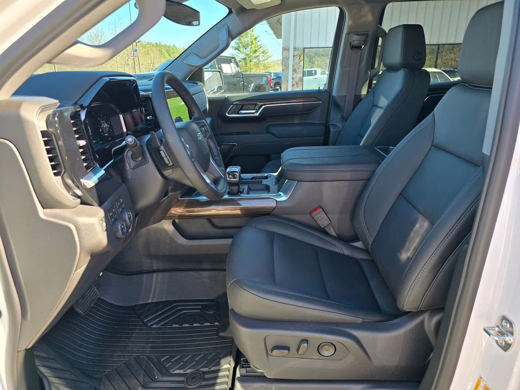 2026 Summit White Chevrolet Silverado 1500 LT Trail Boss 4X4 Truck